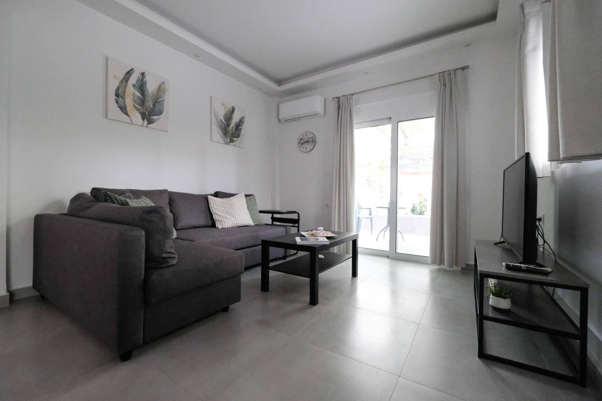 Rhodes Retreat: Modern Comfort In Serene Luxury Rhodes City Exterior photo