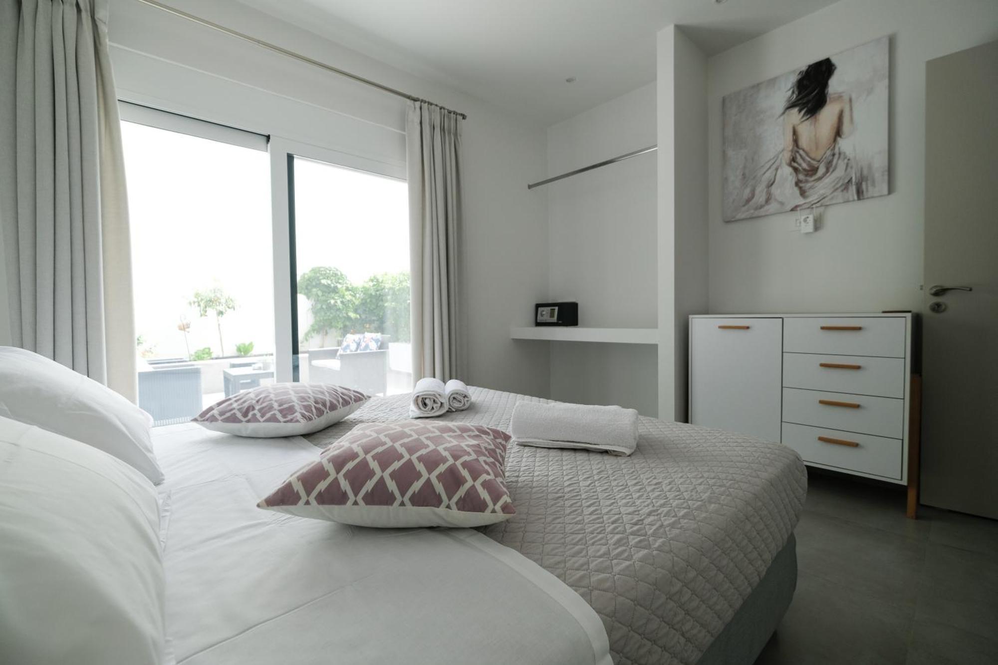 Rhodes Retreat: Modern Comfort In Serene Luxury Rhodes City Exterior photo