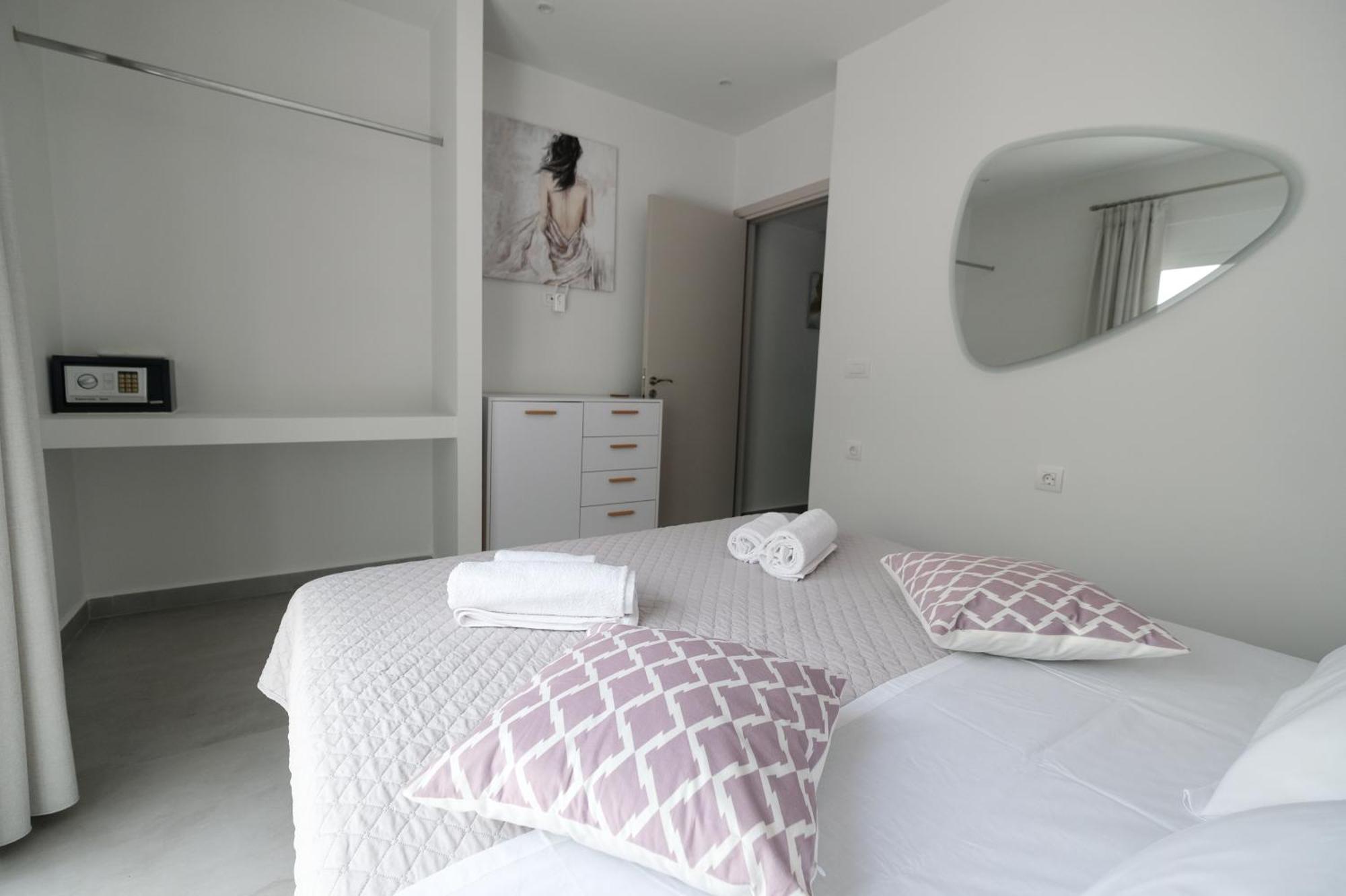 Rhodes Retreat: Modern Comfort In Serene Luxury Rhodes City Exterior photo
