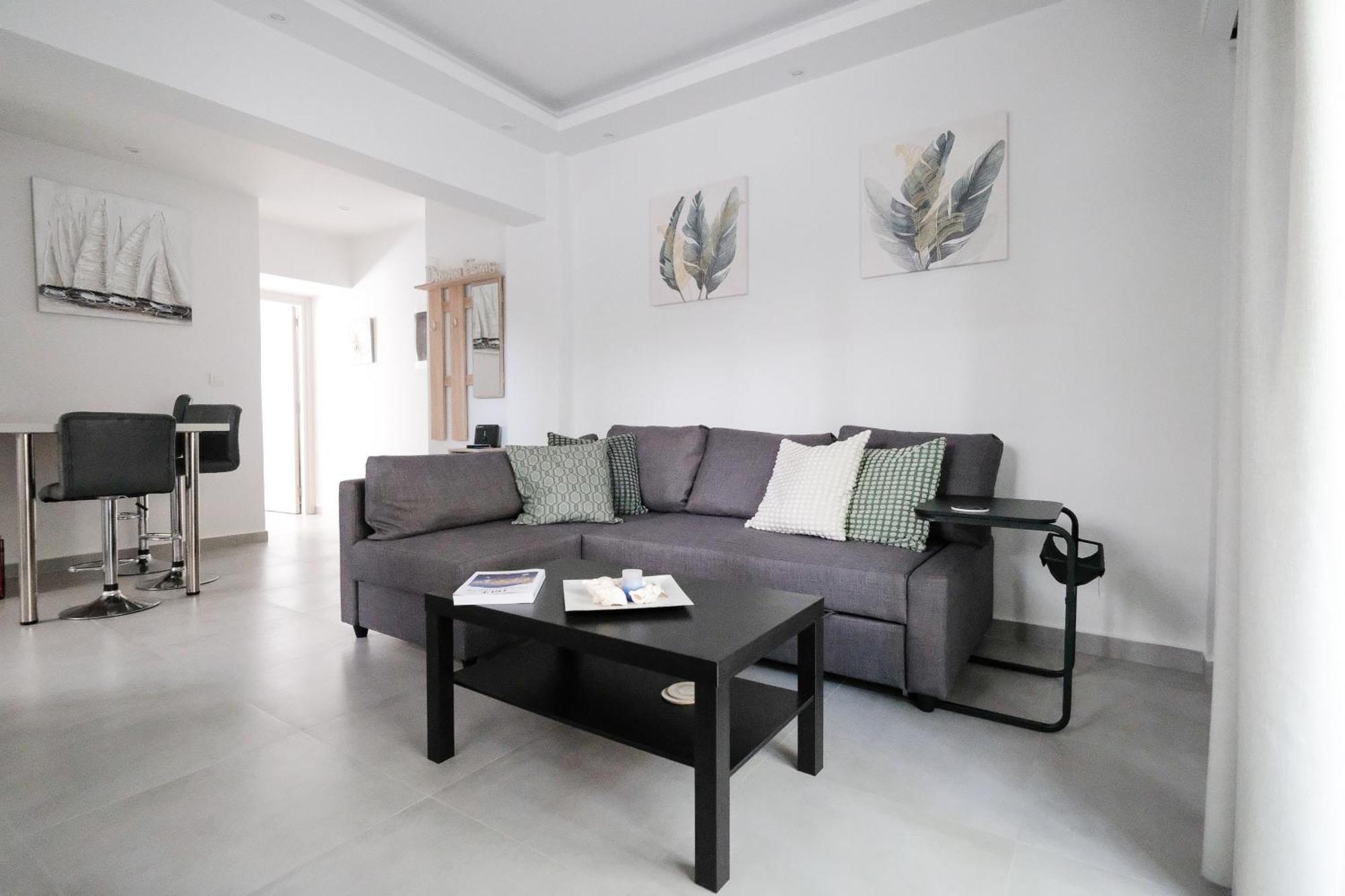 Rhodes Retreat: Modern Comfort In Serene Luxury Rhodes City Exterior photo