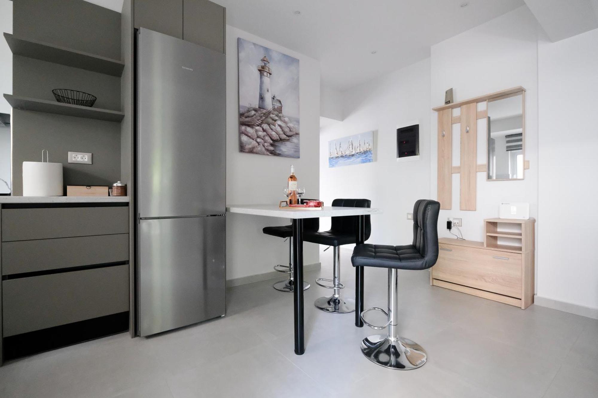 Rhodes Retreat: Modern Comfort In Serene Luxury Rhodes City Exterior photo
