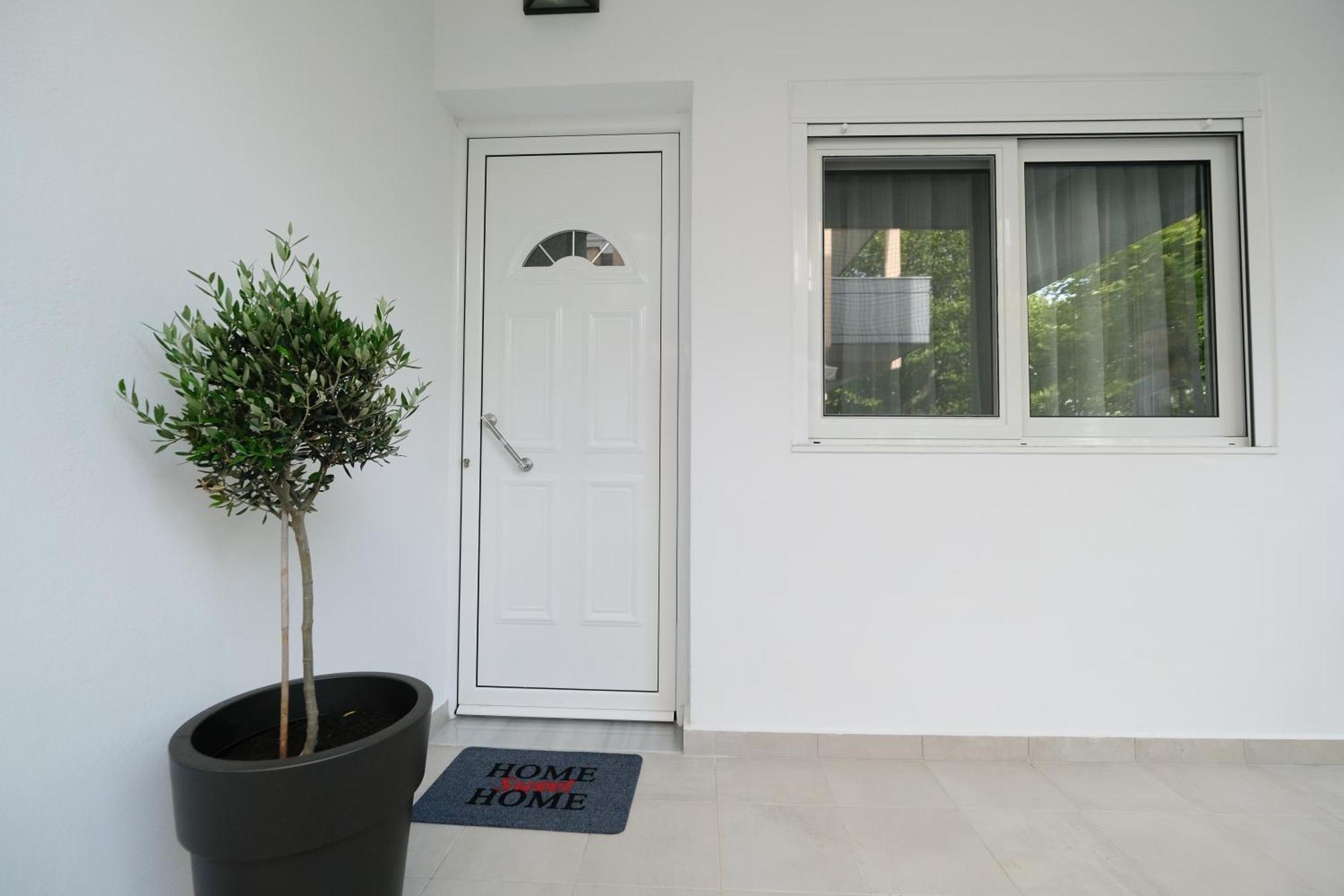 Rhodes Retreat: Modern Comfort In Serene Luxury Rhodes City Exterior photo